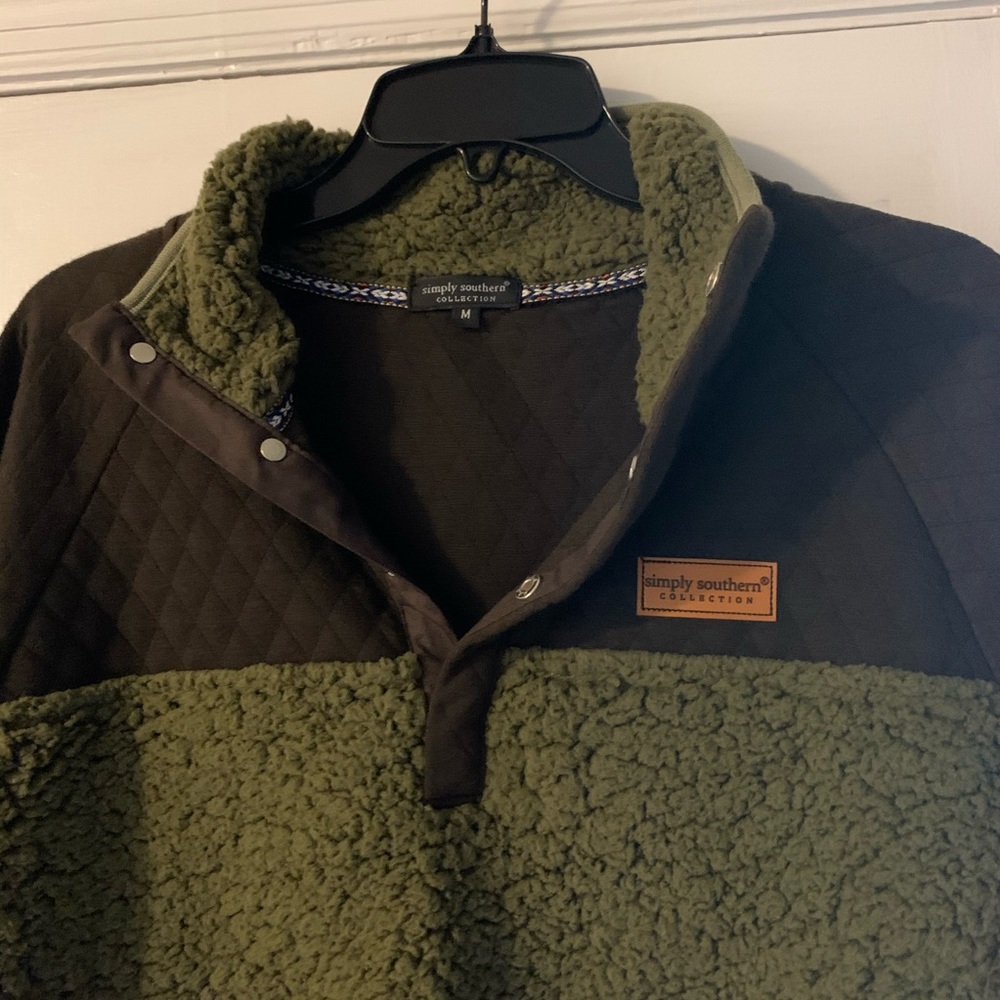 Fuzzy pullover hunter girl